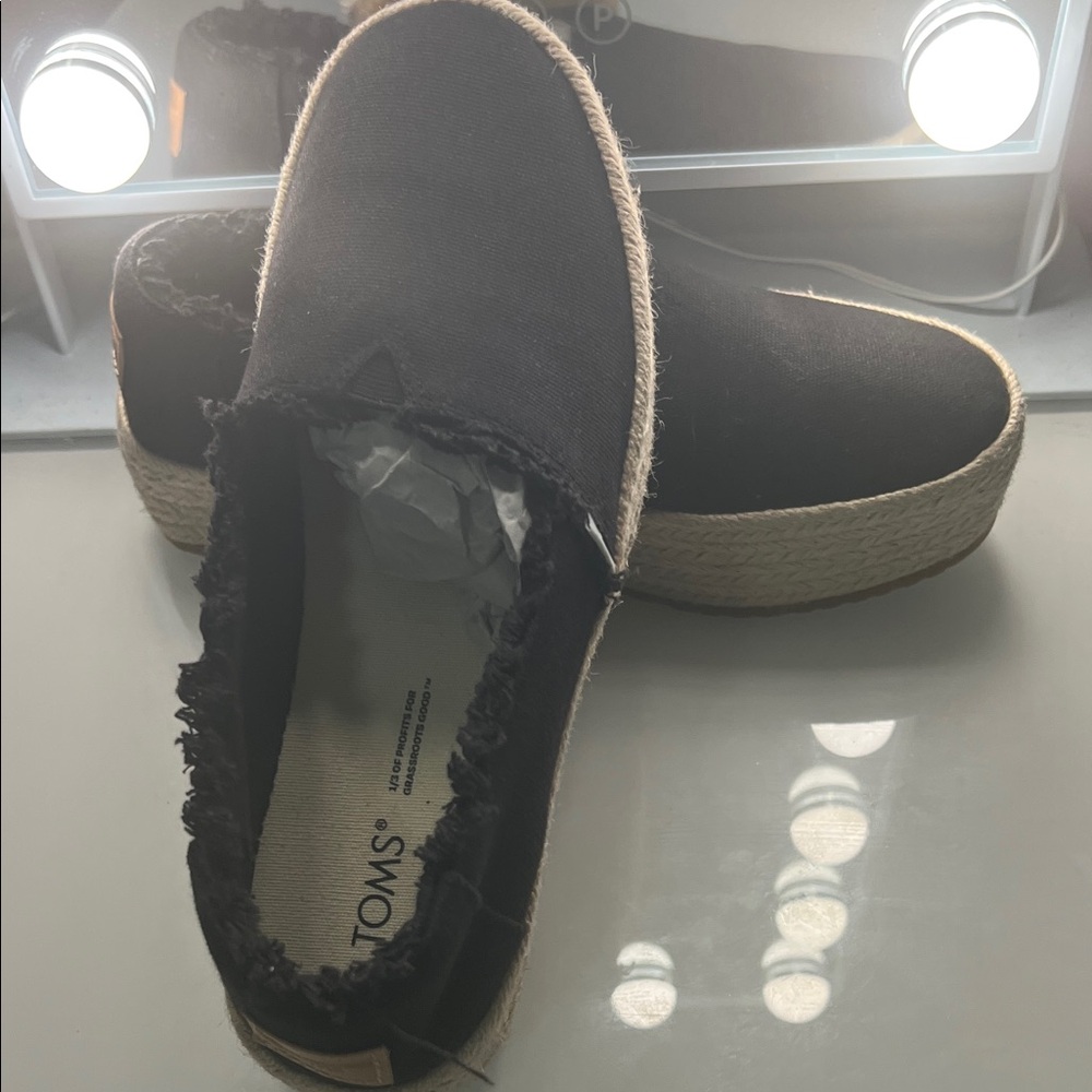 TOMS Women's Black Canvas Espadrilles 6-1/2US